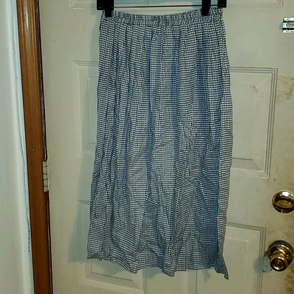 Peddlers medium black & white skirt